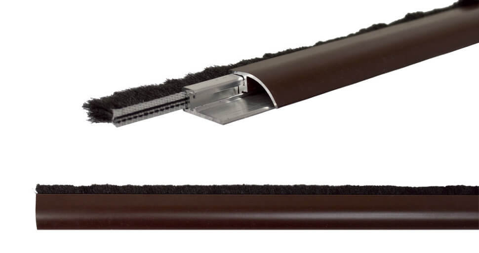 Порог алюминиевый  накладной со щеткой Comaglio 1255 коричневый (80см)